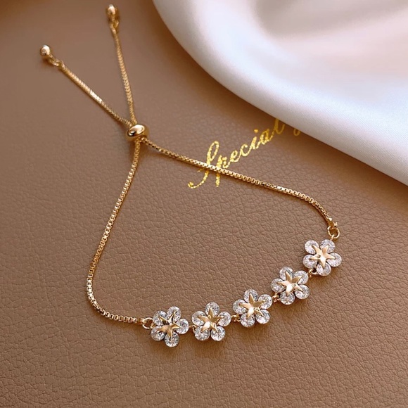 Jewelry - Flower Rhinestone Gold Tone Adjustable bracelet